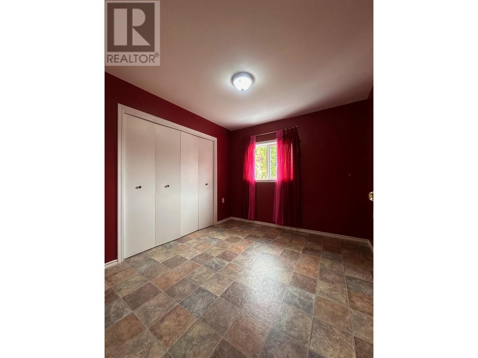 319 Newman Street, Kitchener, BC - Indoor Photo Showing Other Room