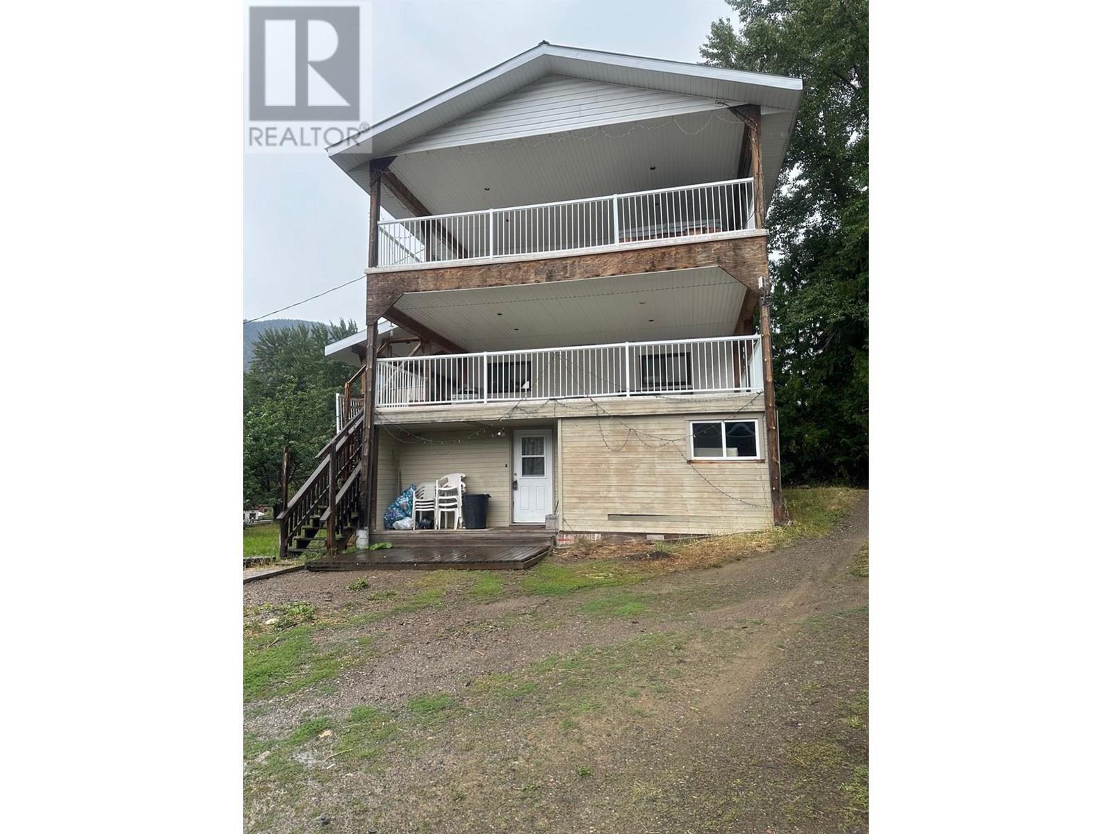 319 Newman Street, Kitchener, BC - Outdoor With Exterior