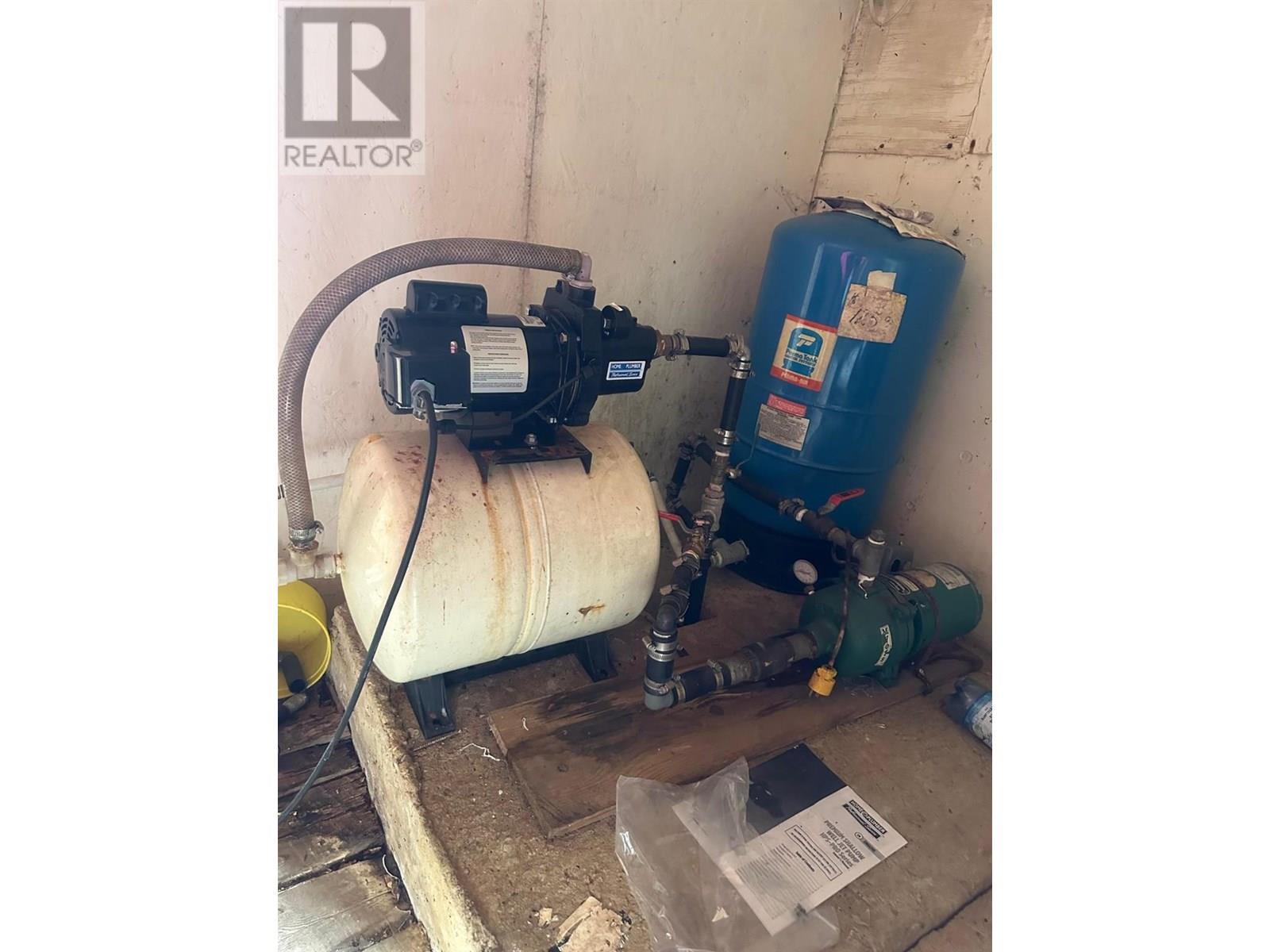 319 Newman Street, Kitchener, BC - Indoor