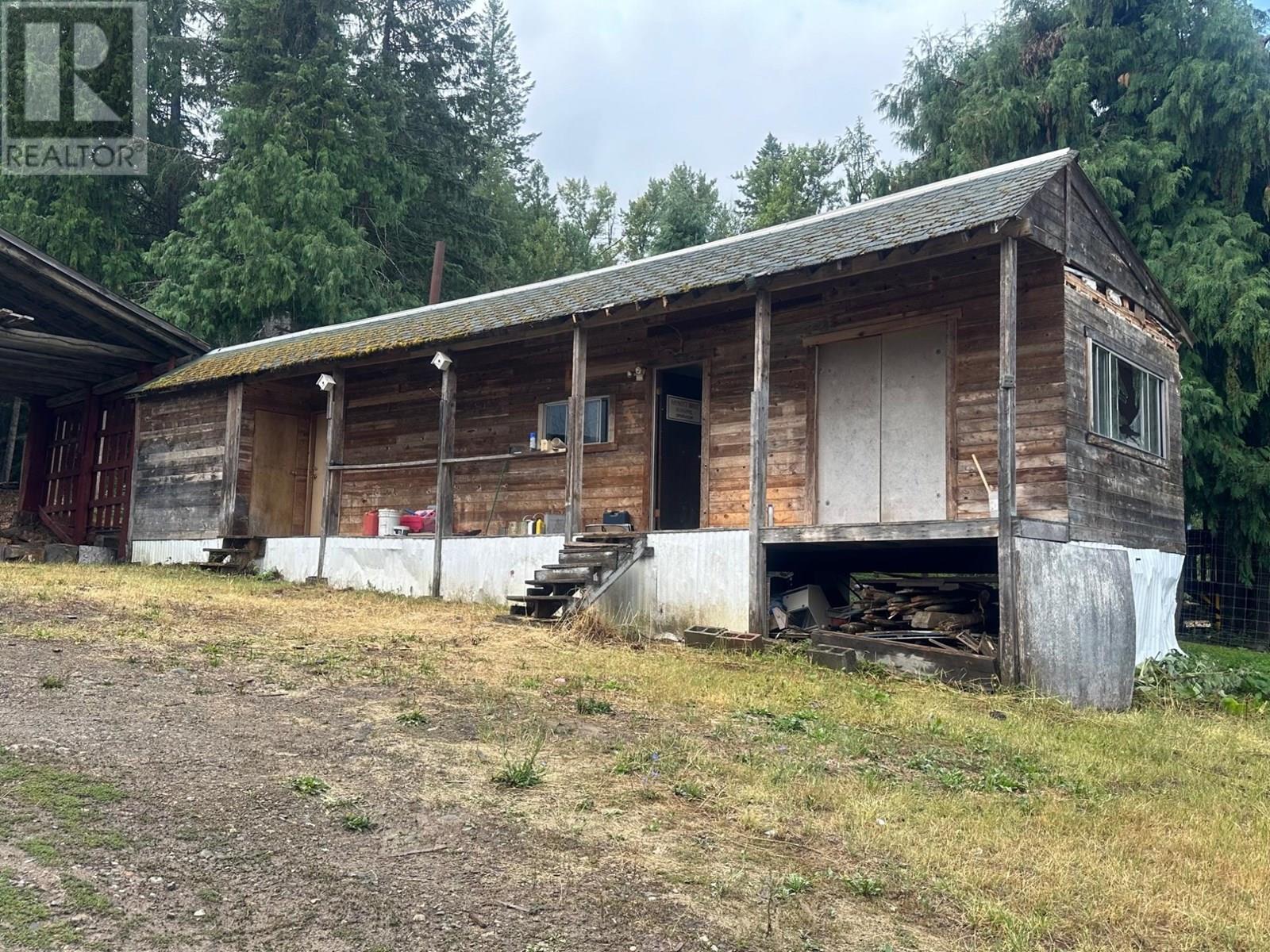 319 Newman Street, Kitchener, BC - Outdoor With Deck Patio Veranda