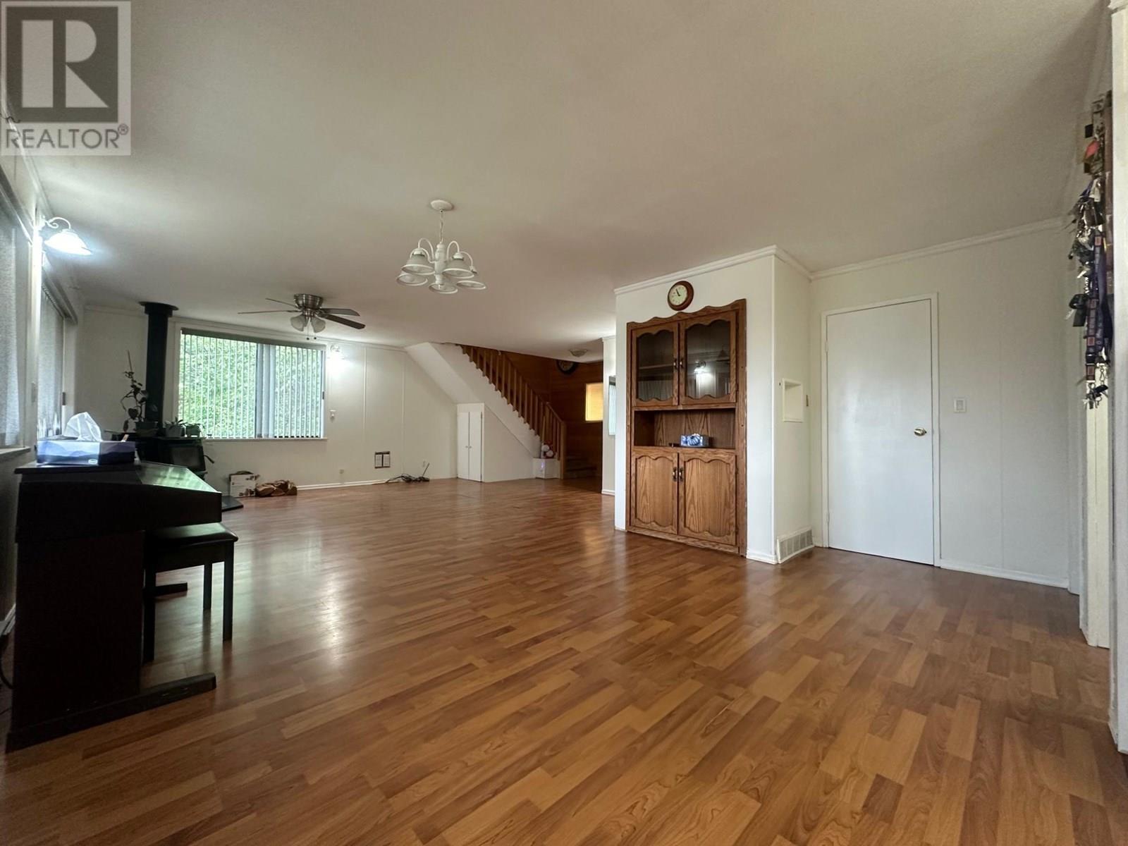 319 Newman Street, Kitchener, BC - Indoor Photo Showing Other Room