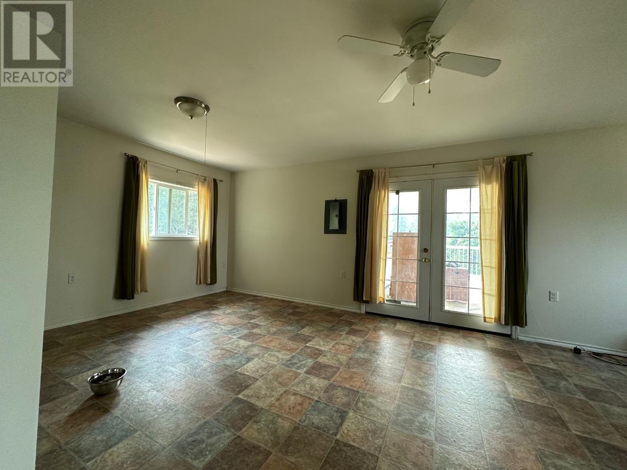 319 Newman Street, Kitchener, BC - Indoor Photo Showing Other Room