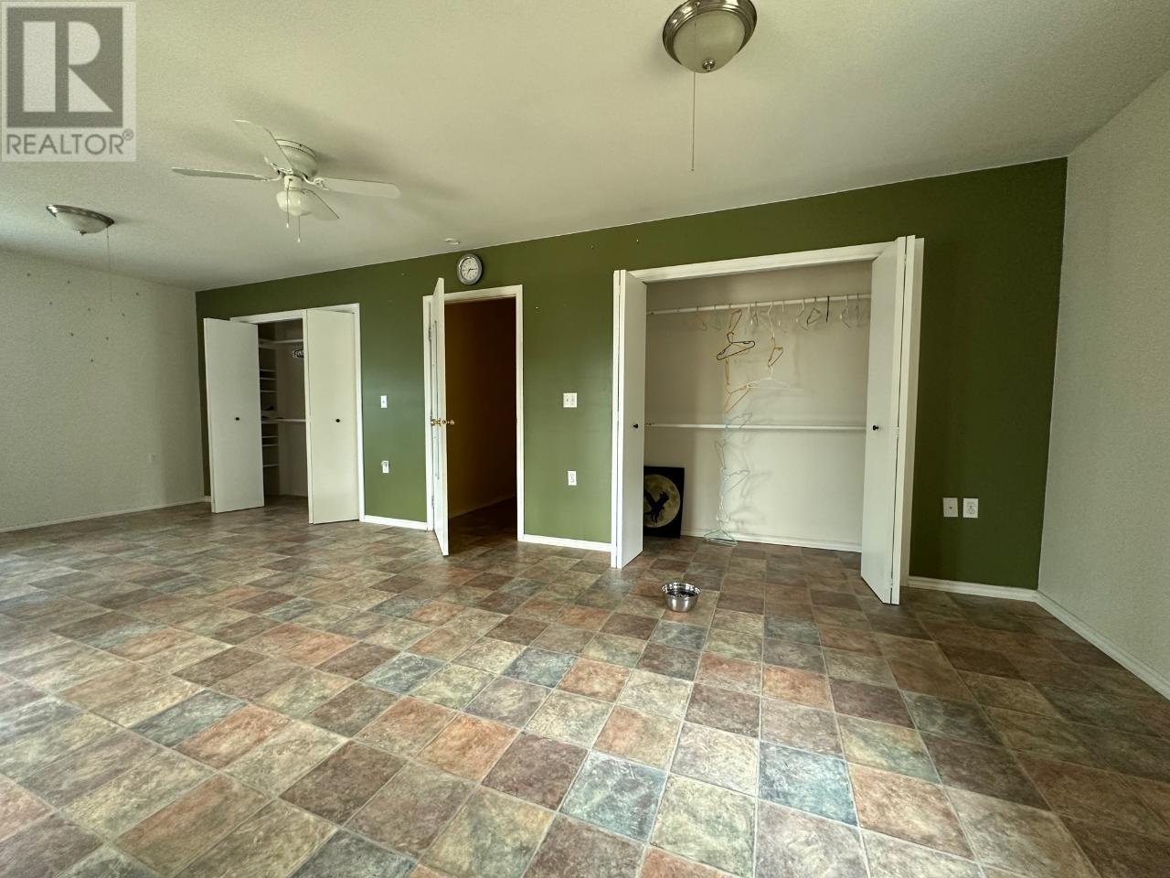 319 Newman Street, Kitchener, BC - Indoor Photo Showing Other Room