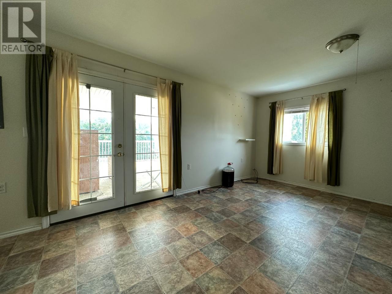 319 Newman Street, Kitchener, BC - Indoor Photo Showing Other Room