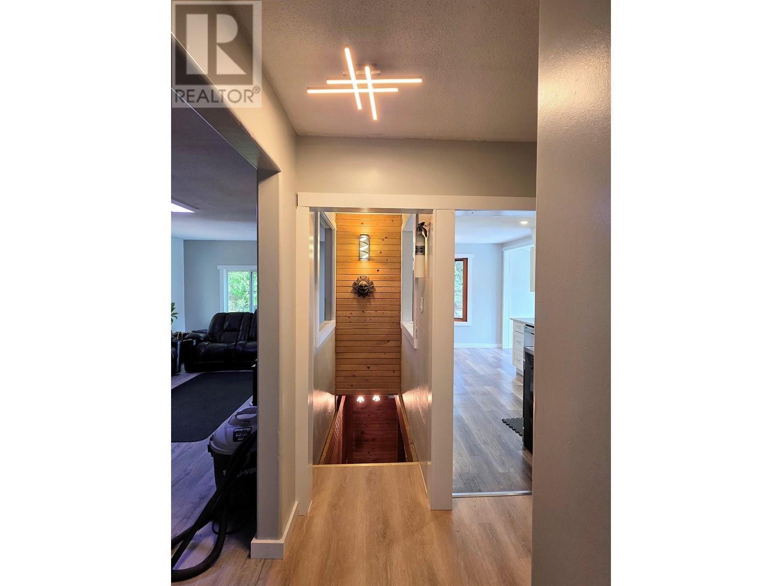 2512 Dominion Avenue, Houston, BC - Indoor Photo Showing Other Room