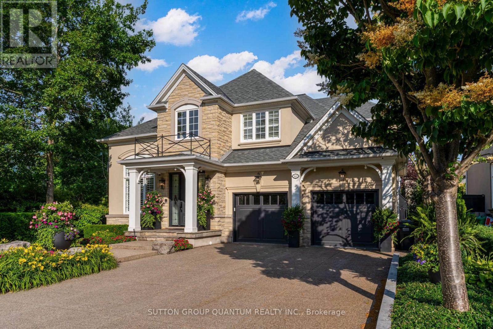 Front Day - 560 Hancock Way, Mississauga, ON - Outdoor With Facade