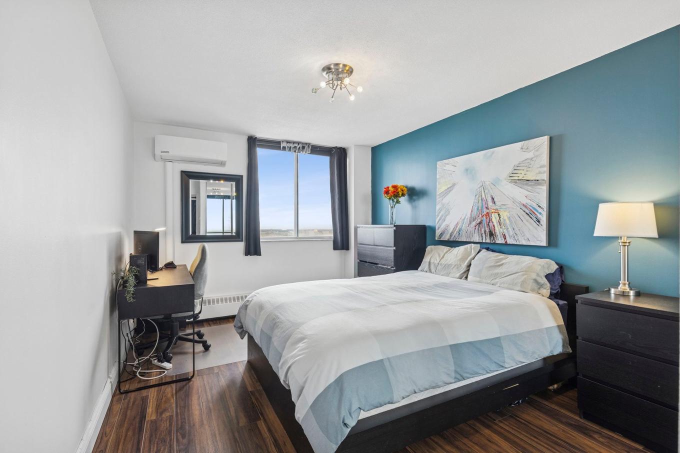 Primary bedroom - 1603-3535 Av. Papineau, Montréal (Le Plateau-Mont-Royal), QC - Indoor Photo Showing Bedroom