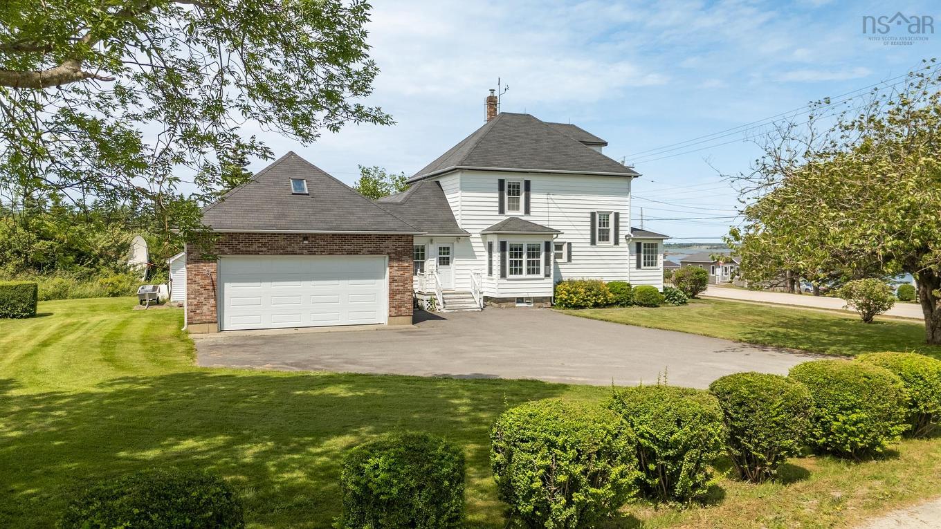 1108 Highway 335, Middle West Pubnico, NS