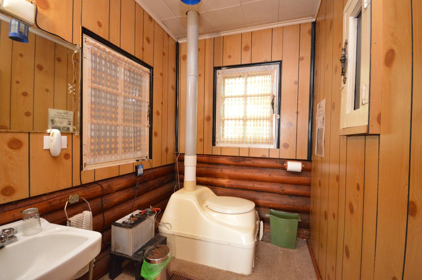 Powder room - 11049 Ch. Chadrofer, Labelle, QC - Indoor Photo Showing Bathroom