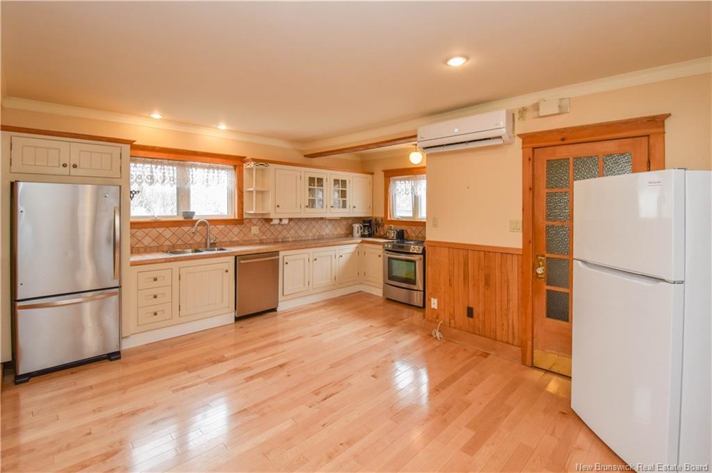 98 Saint-Pierre Ouest Blvd, Caraquet, NB