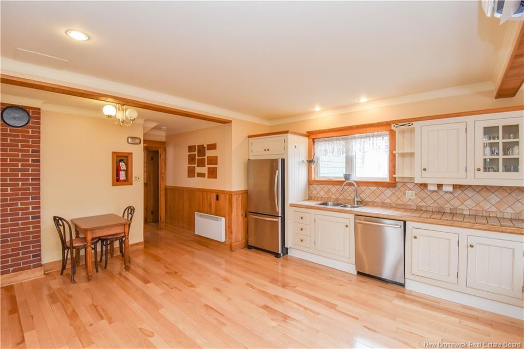 98 Saint-Pierre Ouest Blvd, Caraquet, NB