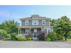 98 Saint-Pierre Ouest BLVD Caraquet, NB E1W 1B6