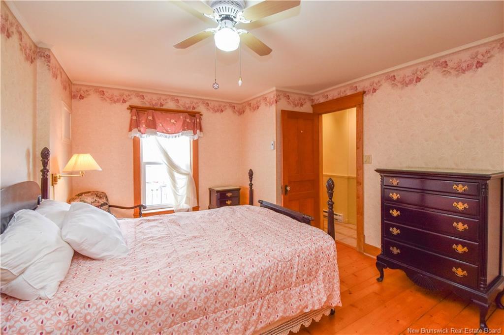 98 Saint-Pierre Ouest Blvd, Caraquet, NB