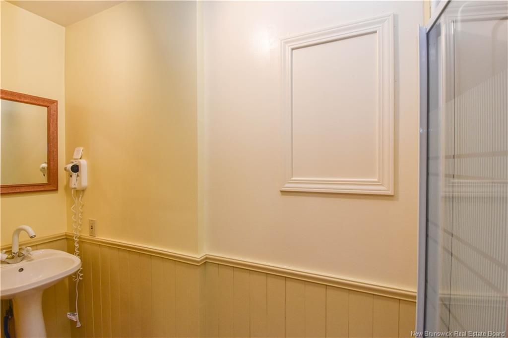 98 Saint-Pierre Ouest Blvd, Caraquet, NB