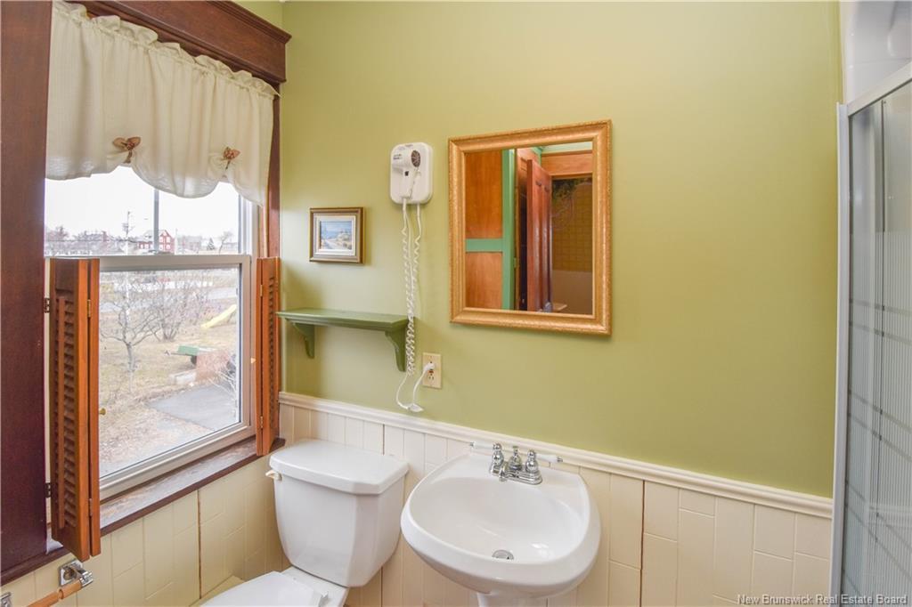 98 Saint-Pierre Ouest Blvd, Caraquet, NB