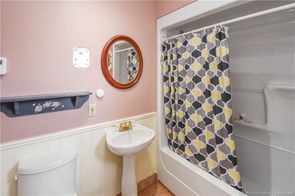 98 Saint-Pierre Ouest Blvd, Caraquet, NB