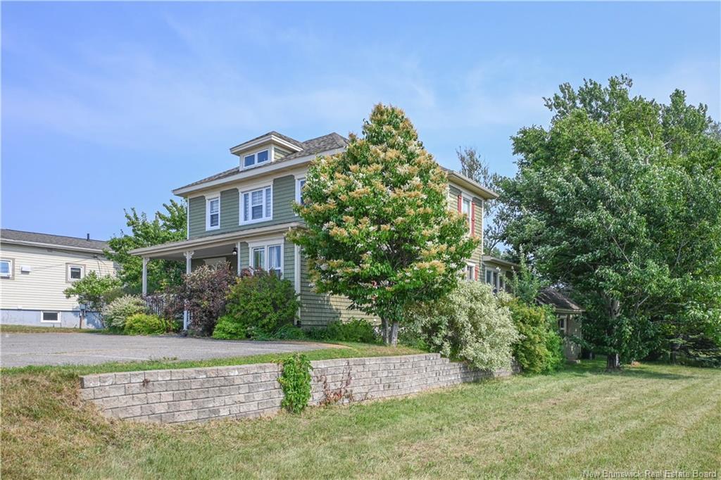 98 Saint-Pierre Ouest Blvd, Caraquet, NB