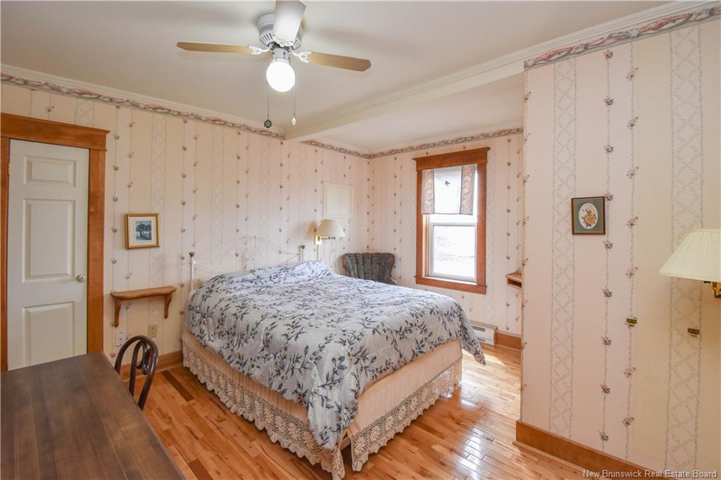 98 Saint-Pierre Ouest Blvd, Caraquet, NB