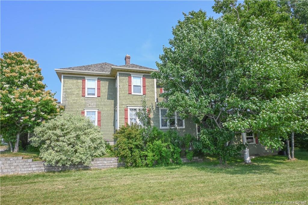 98 Saint-Pierre Ouest Blvd, Caraquet, NB