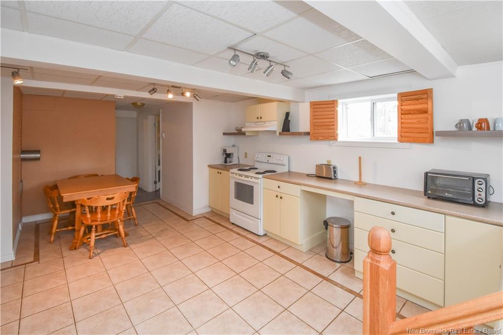 98 Saint-Pierre Ouest Blvd, Caraquet, NB