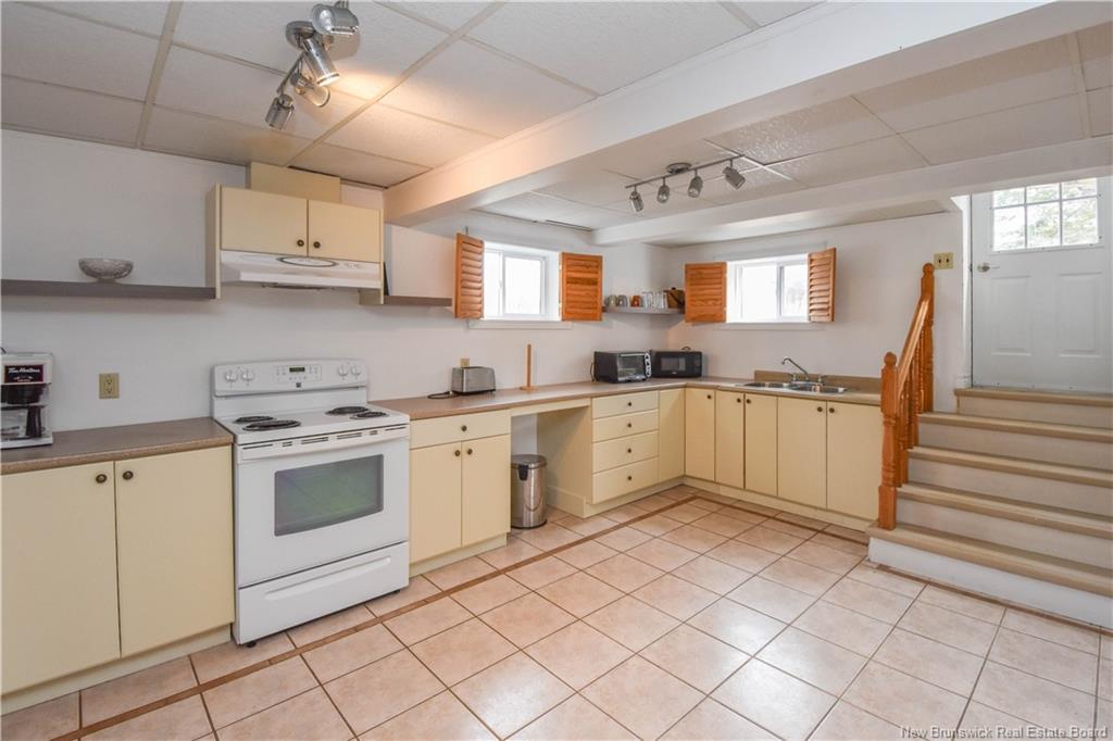 98 Saint-Pierre Ouest Blvd, Caraquet, NB