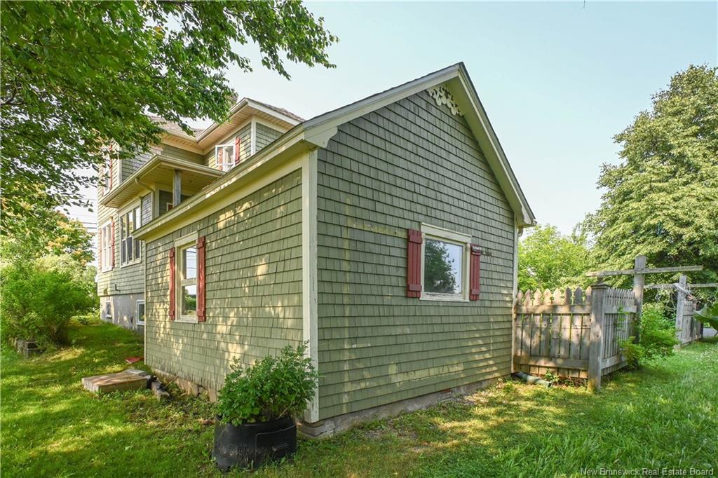 98 Saint-Pierre Ouest Blvd, Caraquet, NB