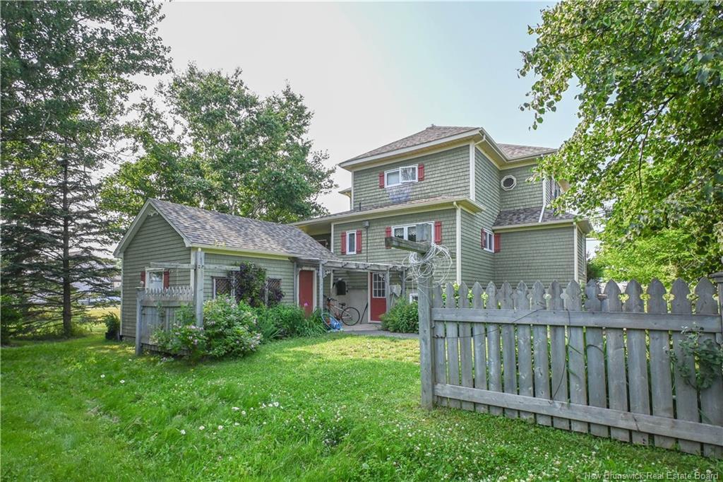 98 Saint-Pierre Ouest Blvd, Caraquet, NB