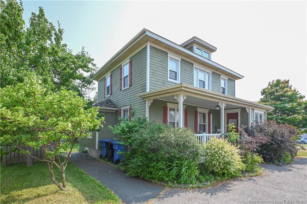 98 Saint-Pierre Ouest Blvd, Caraquet, NB