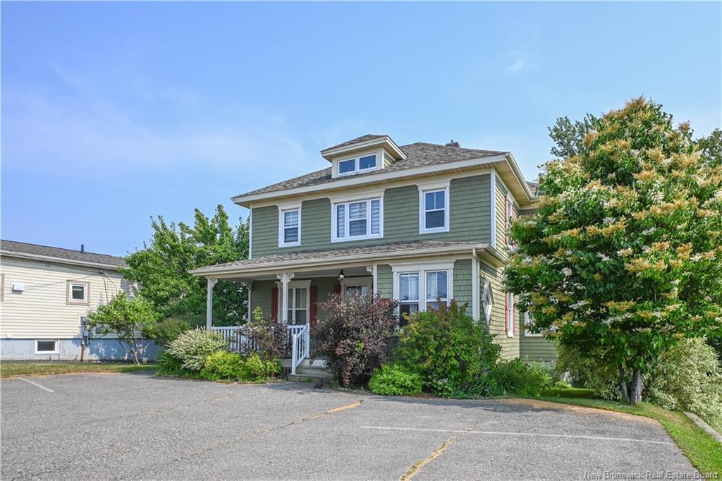 98 Saint-Pierre Ouest Blvd, Caraquet, NB