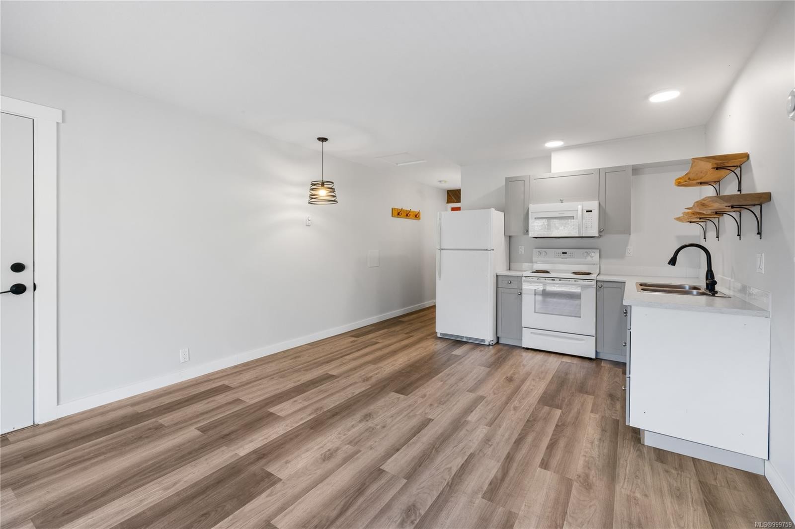 6712 Island Hwy West, Bowser, BC