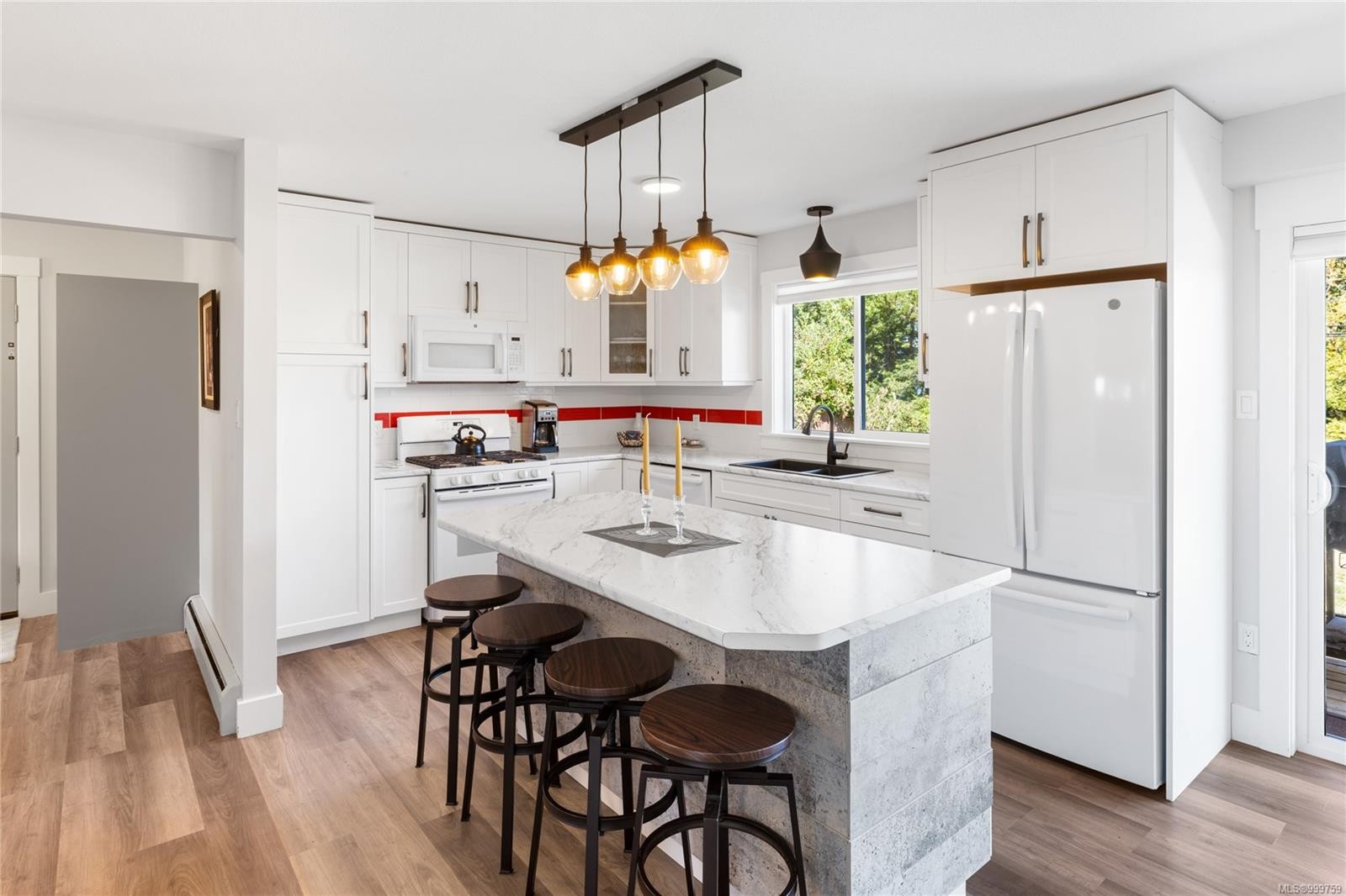 6712 Island Hwy West, Bowser, BC