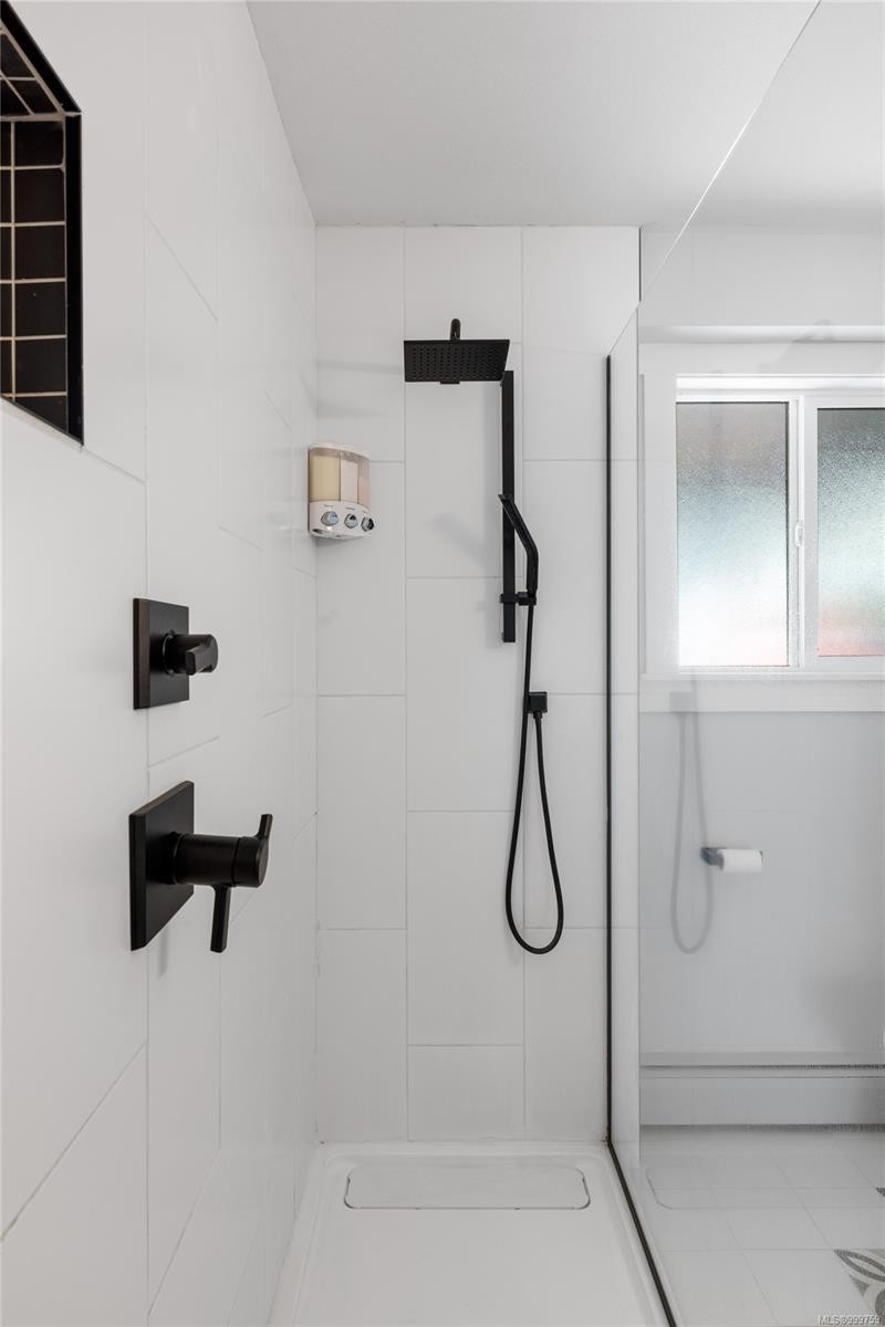 6712 Island Hwy West, Bowser, BC