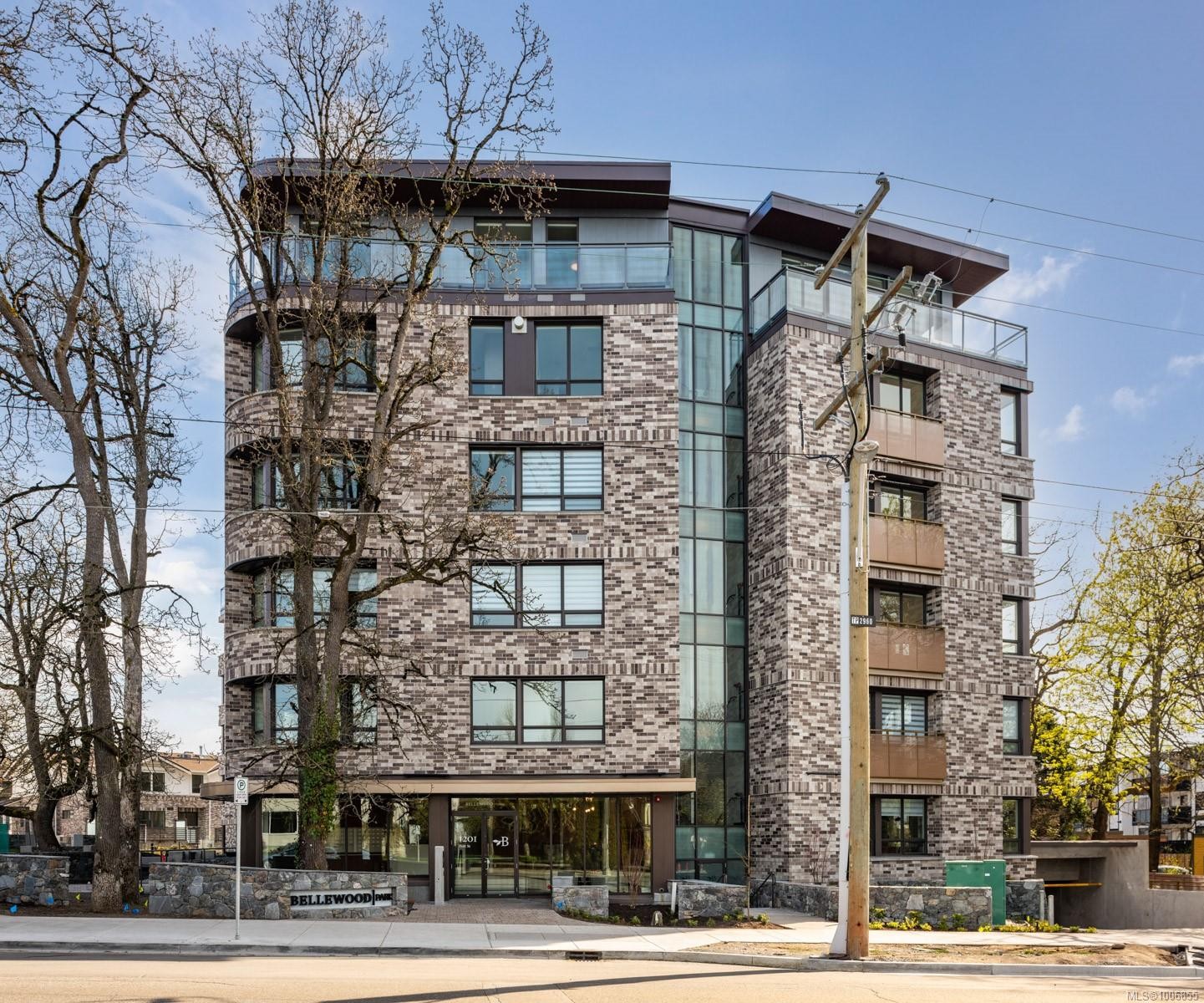 601-1201 Fort St, Victoria, BC - Outdoor