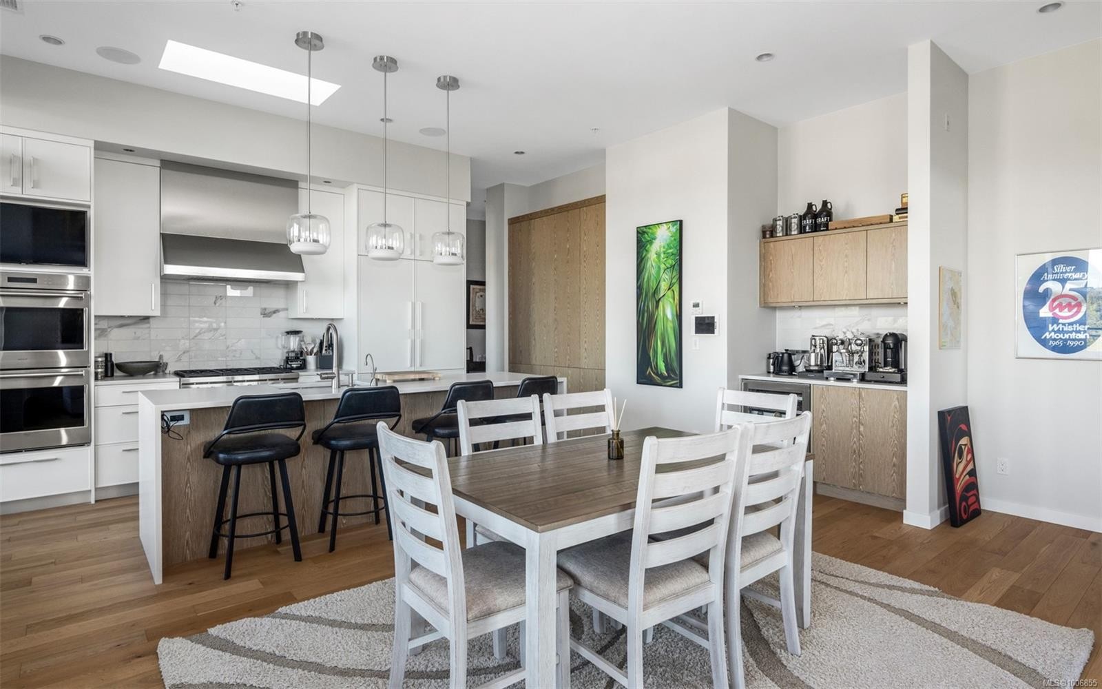 601-1201 Fort St, Victoria, BC - Indoor