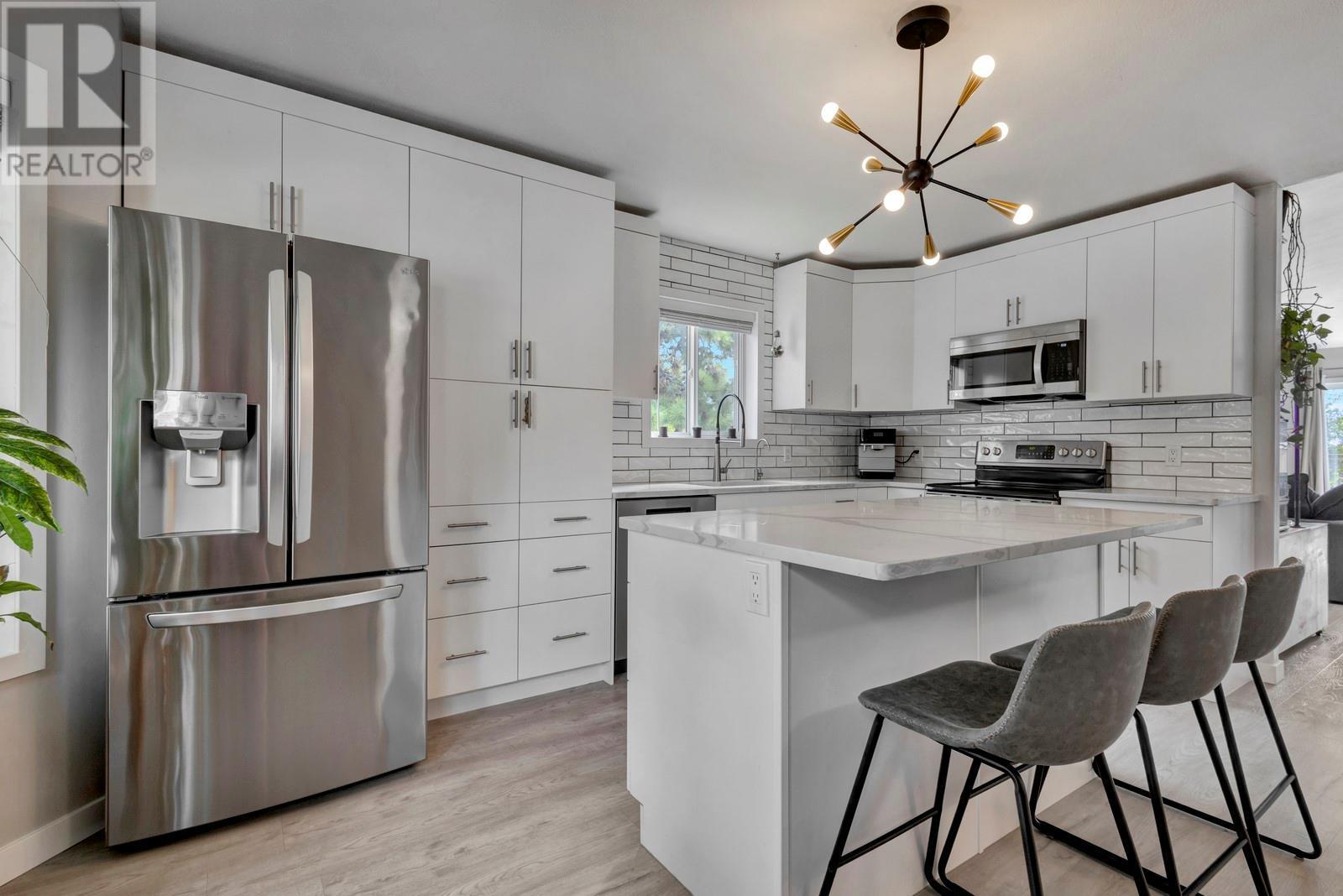 2210 Louie Drive Unit# 6, Westbank, BC - Indoor Photo Showing Kitchen With Upgraded Kitchen