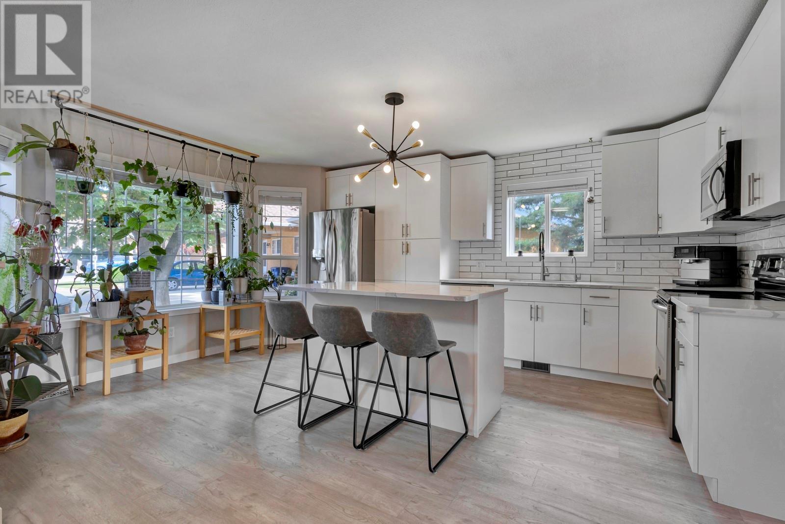 2210 Louie Drive Unit# 6, Westbank, BC - Indoor Photo Showing Kitchen With Upgraded Kitchen