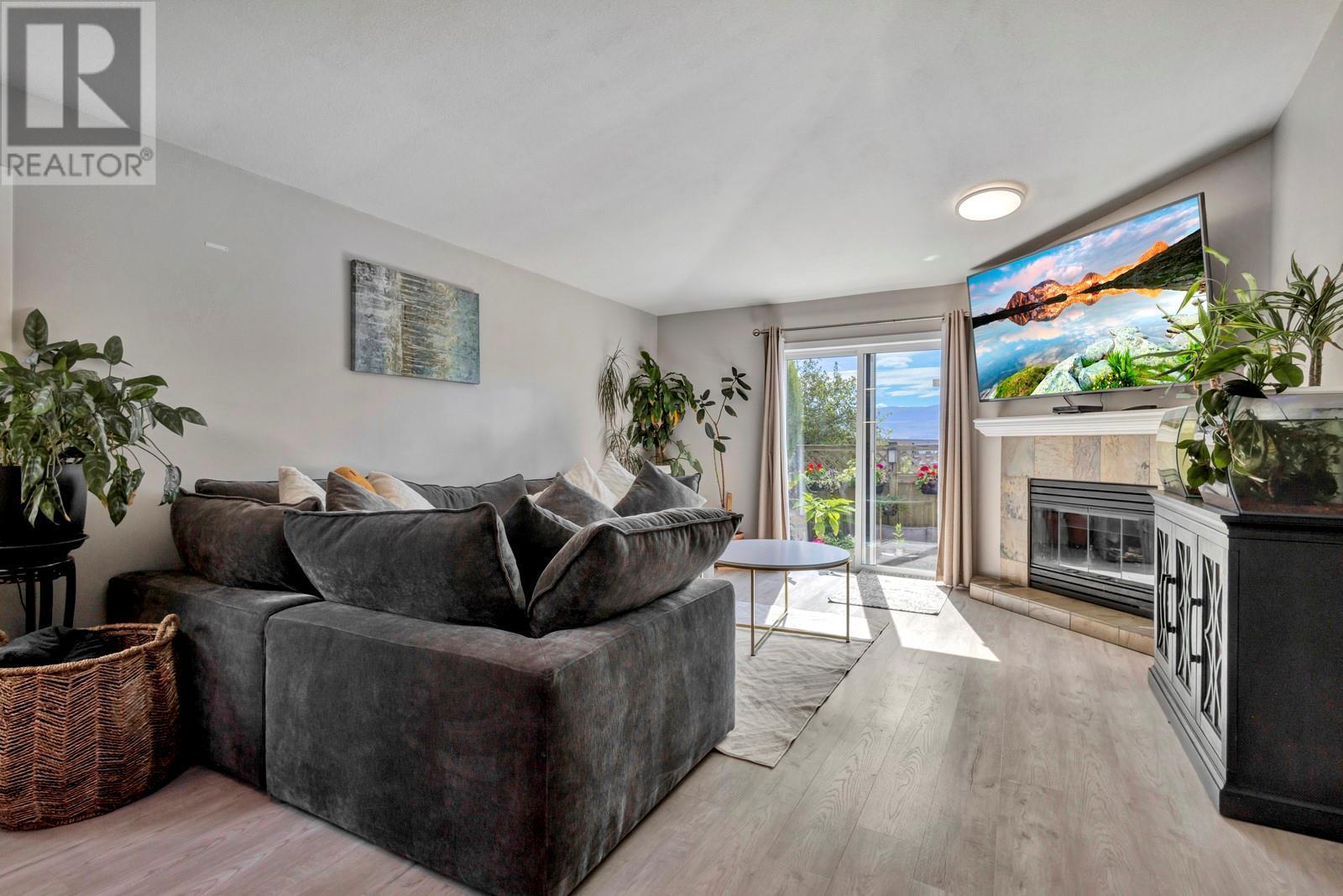 2210 Louie Drive Unit# 6, Westbank, BC - Indoor Photo Showing Living Room With Fireplace