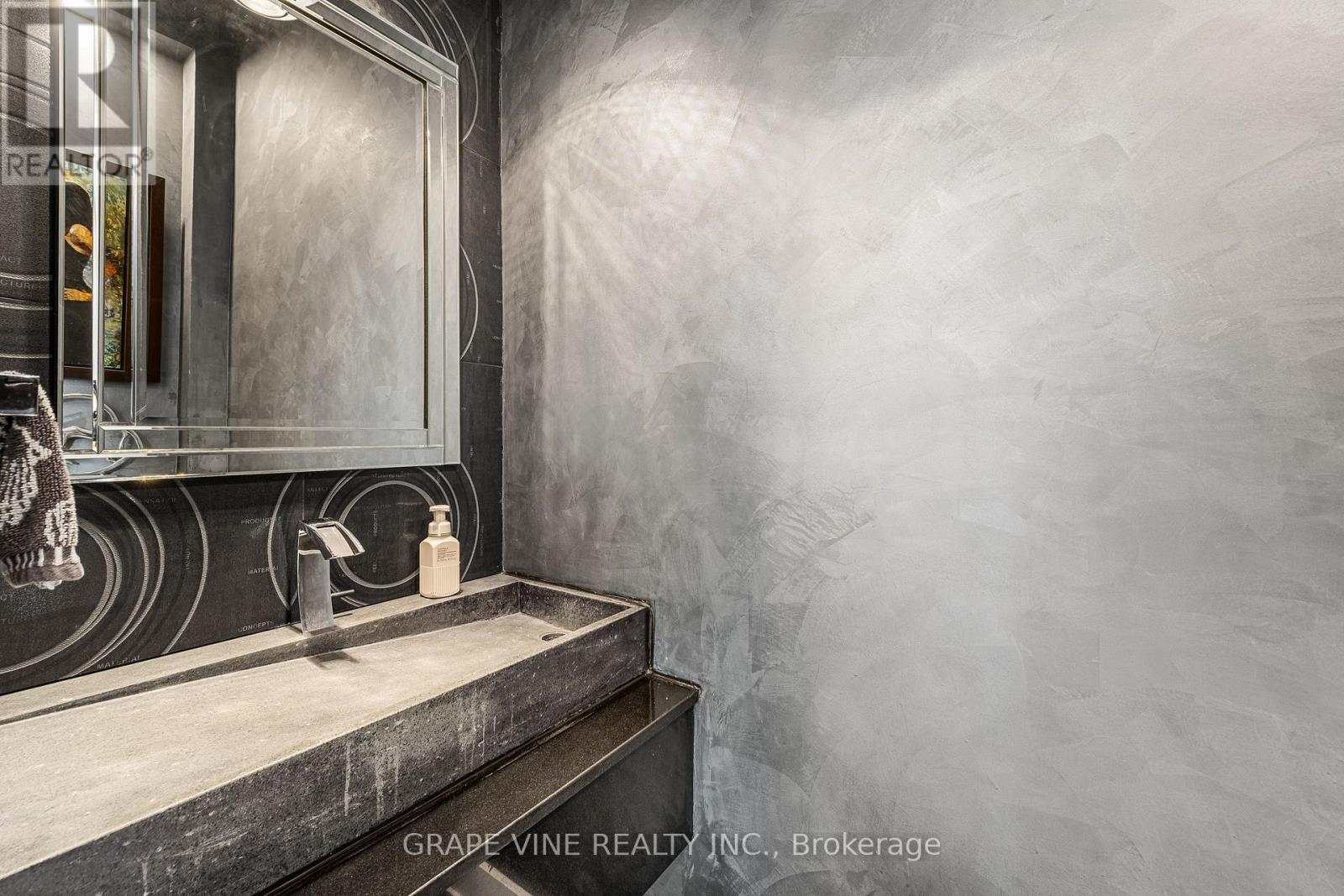 315 Crestview Road, Ottawa, ON - Indoor Photo Showing Bathroom