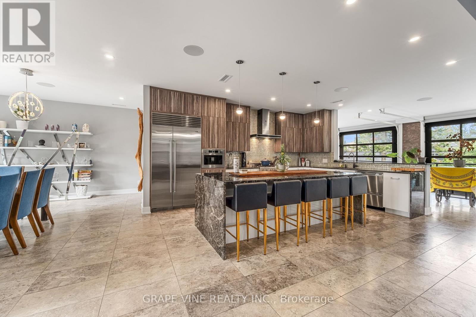 315 Crestview Road, Ottawa, ON - Indoor Photo Showing Kitchen With Upgraded Kitchen