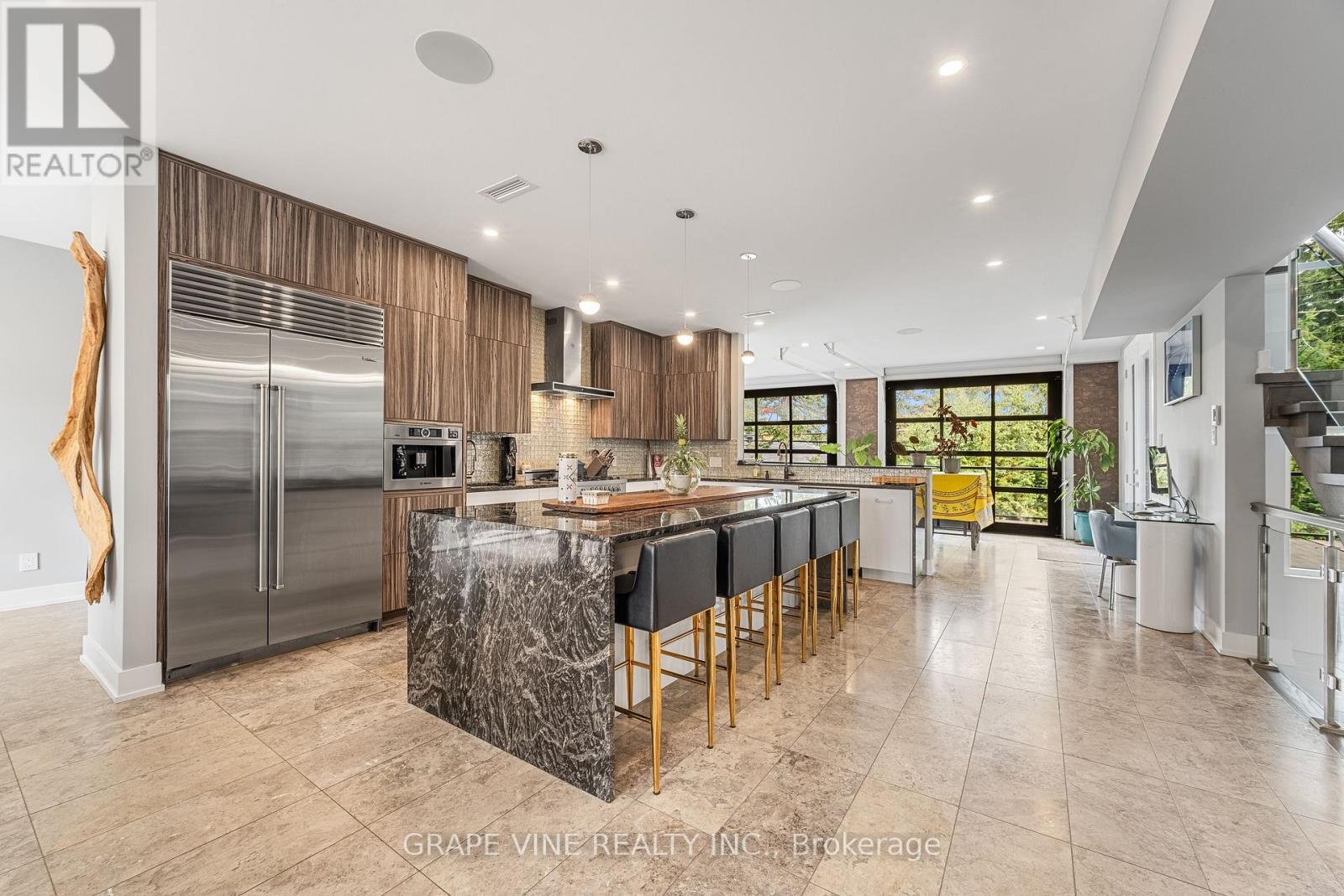 315 Crestview Road, Ottawa, ON - Indoor Photo Showing Kitchen With Upgraded Kitchen