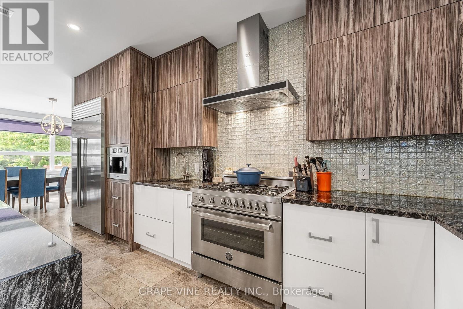 315 Crestview Road, Ottawa, ON - Indoor Photo Showing Kitchen With Upgraded Kitchen