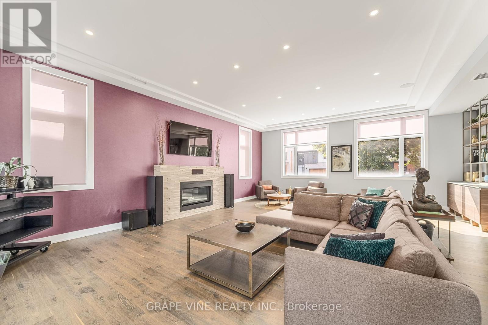315 Crestview Road, Ottawa, ON - Indoor Photo Showing Living Room With Fireplace