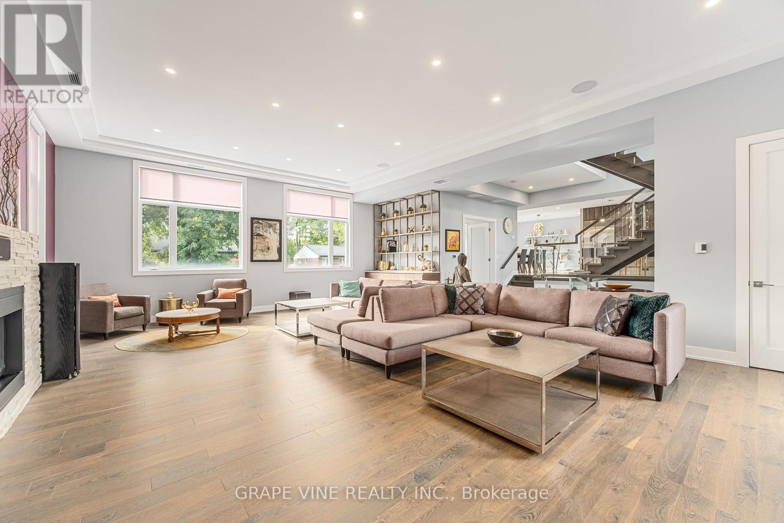 315 Crestview Road, Ottawa, ON - Indoor Photo Showing Living Room With Fireplace
