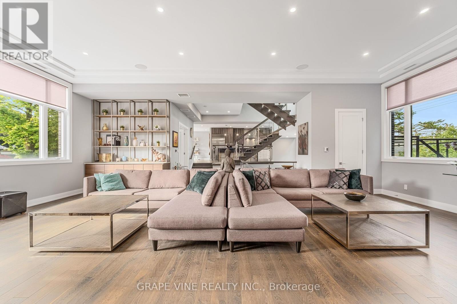 315 Crestview Road, Ottawa, ON - Indoor Photo Showing Living Room