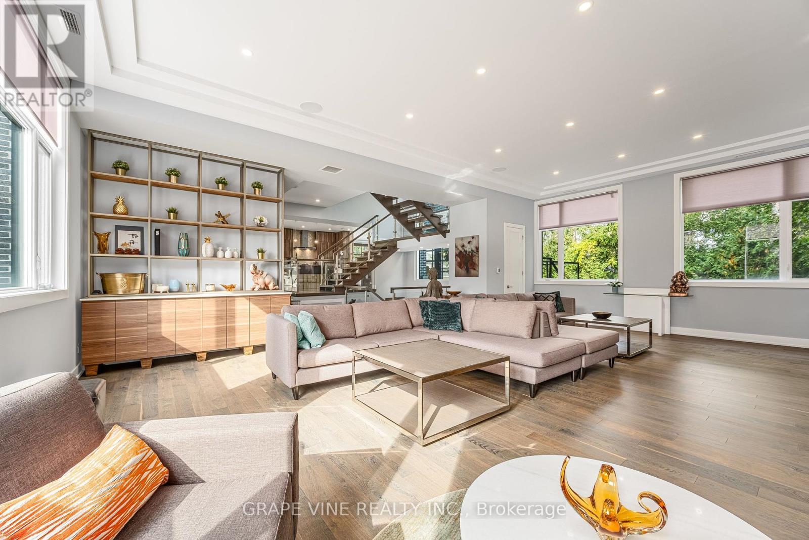 315 Crestview Road, Ottawa, ON - Indoor Photo Showing Living Room