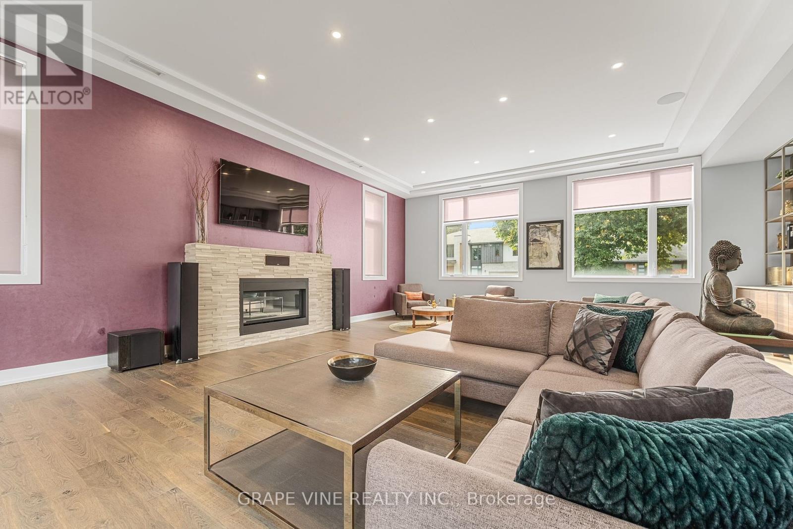 315 Crestview Road, Ottawa, ON - Indoor Photo Showing Living Room With Fireplace