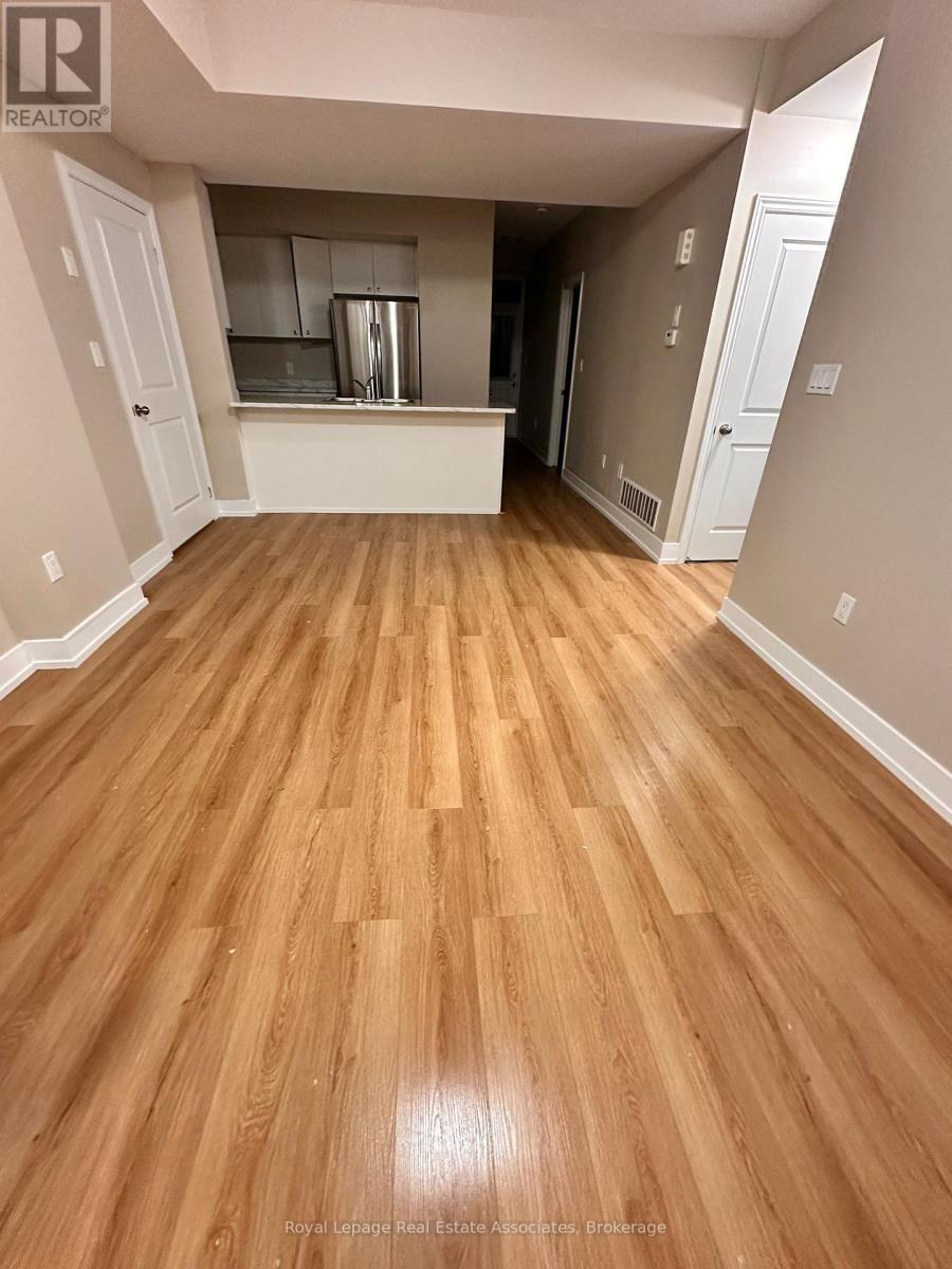 53 - 383 Dundas Street E, Hamilton, ON - Indoor Photo Showing Kitchen