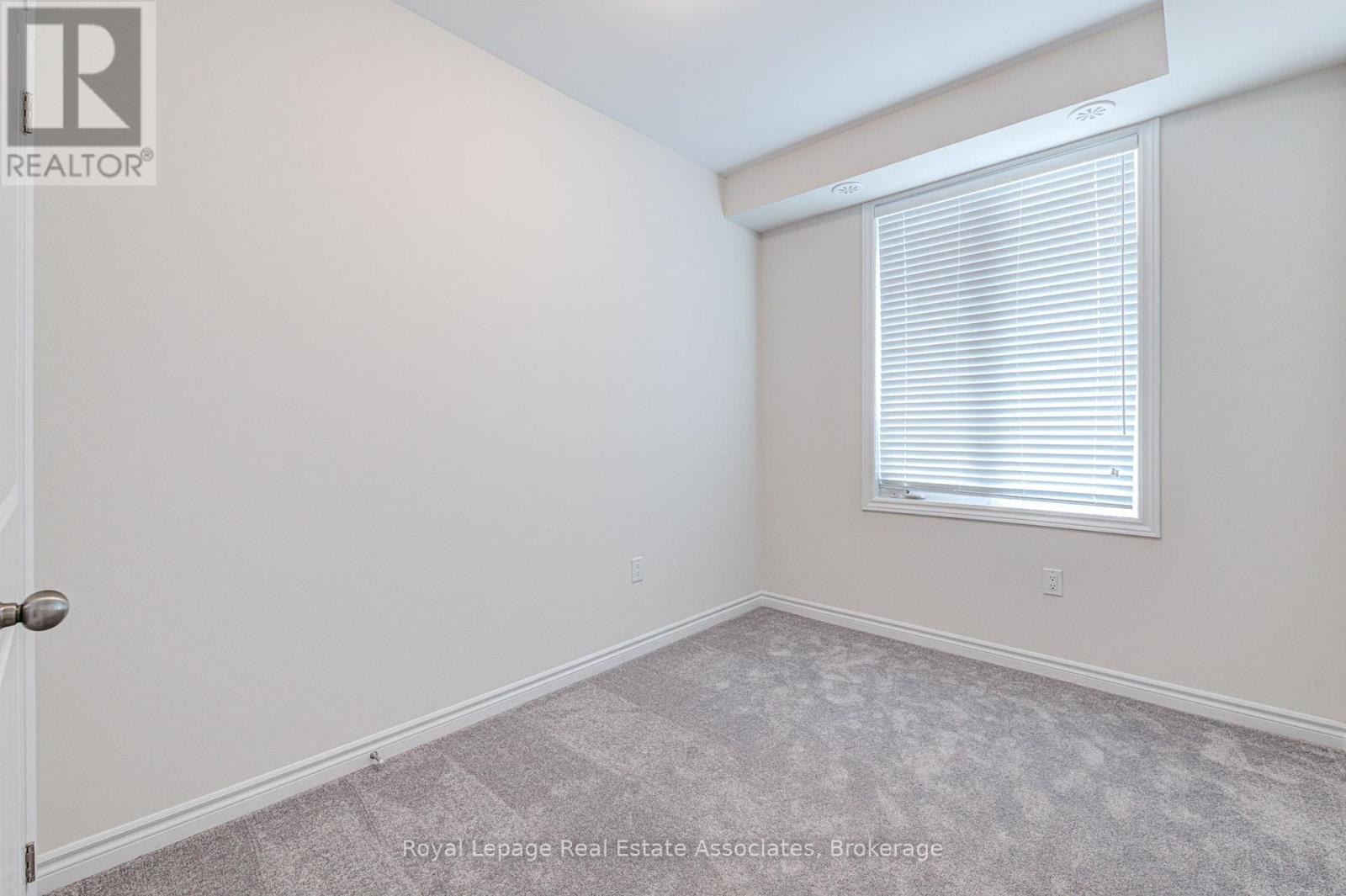 53 - 383 Dundas Street E, Hamilton, ON - Indoor Photo Showing Other Room