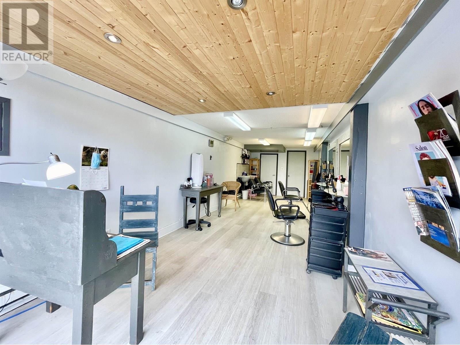 2 851 Gibsons Way, Gibsons, BC