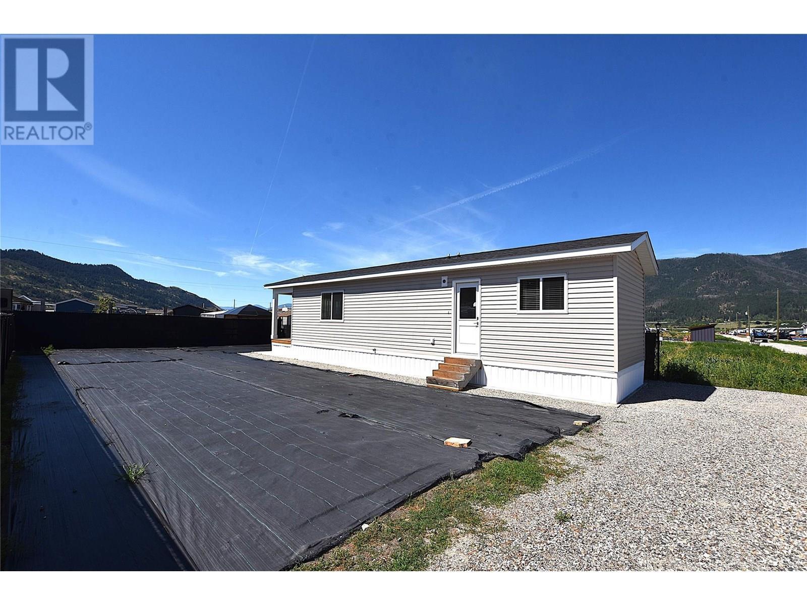 A 1 bed 1 bath park model with an attached deck - 57 Antoine Road Unit# 9, Vernon, BC